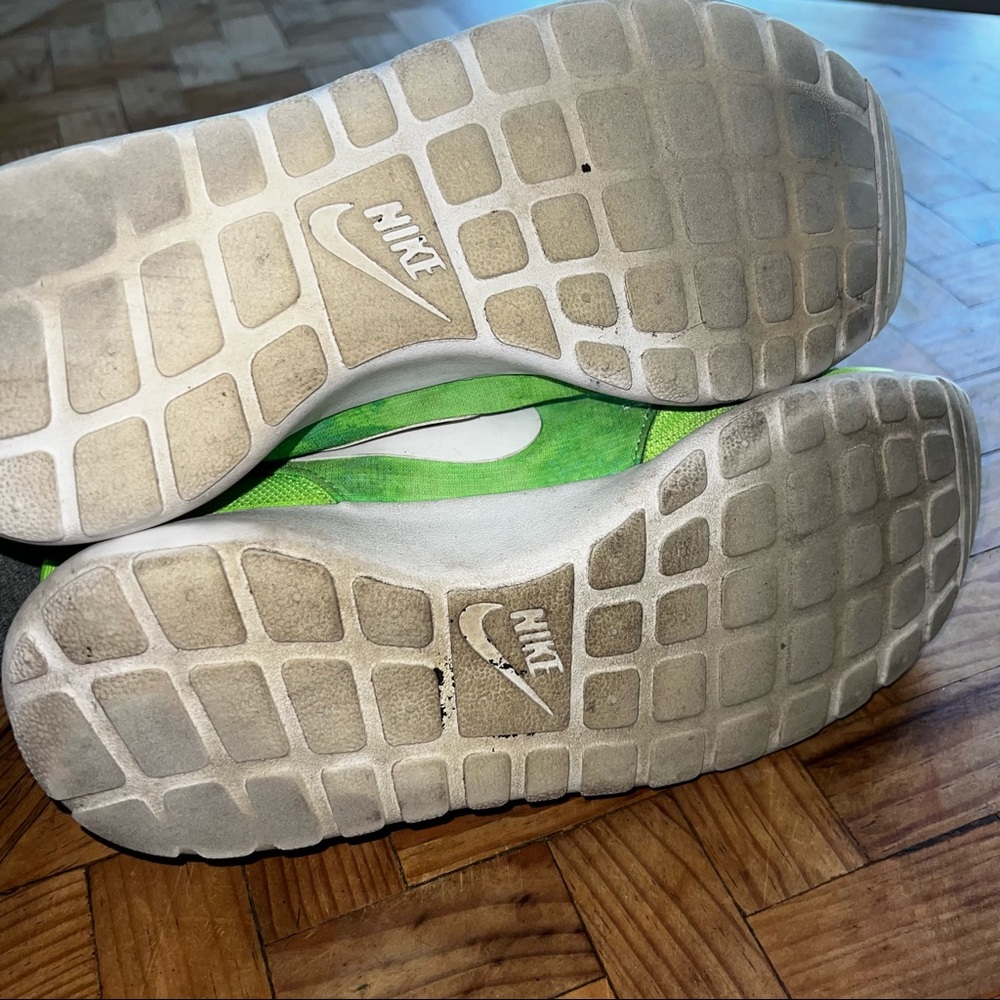 Nike Womens Roshe One electric green White Running Shoes Size US womens 9.5 - Picture 2 of 6